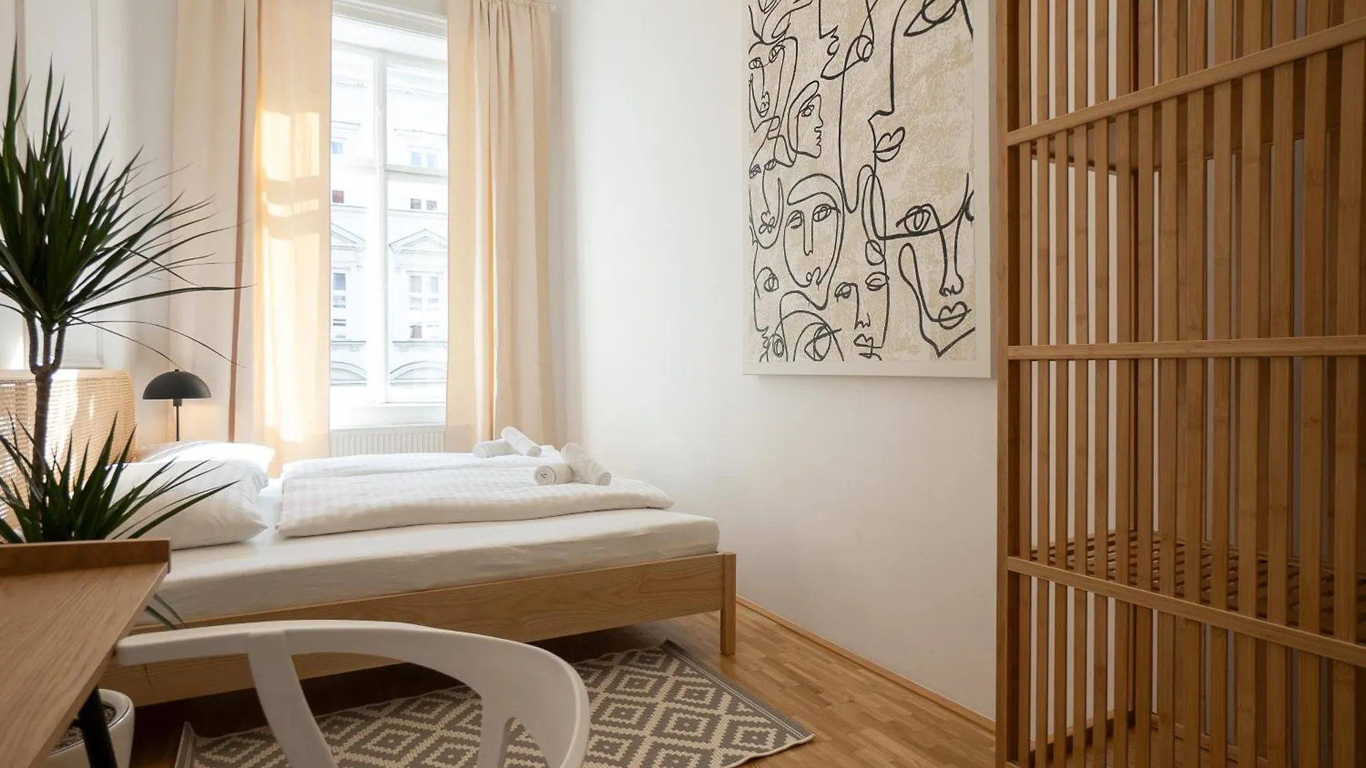 Posh 107 M2 3Br Flat In The City Center Of Вена Апартаменты