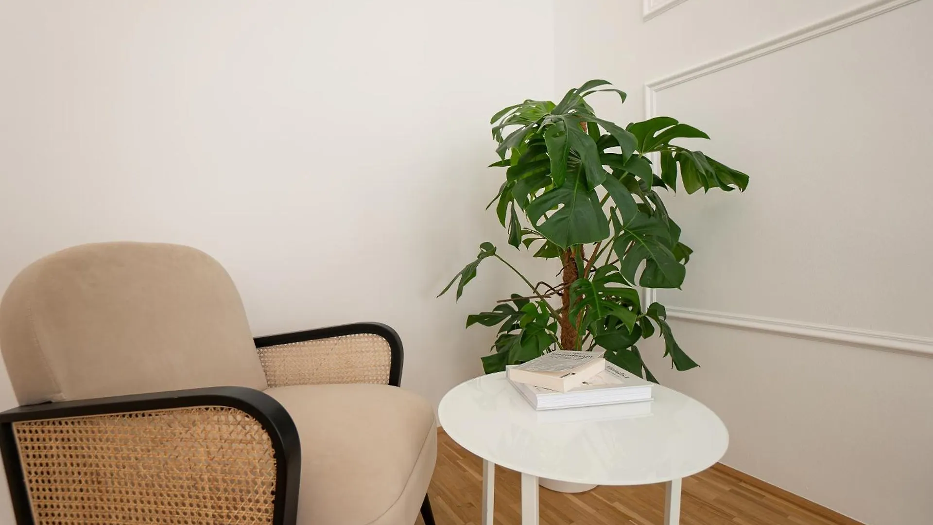 Апартаменты Posh 107 M2 3Br Flat In The City Center Of Вена Австрия