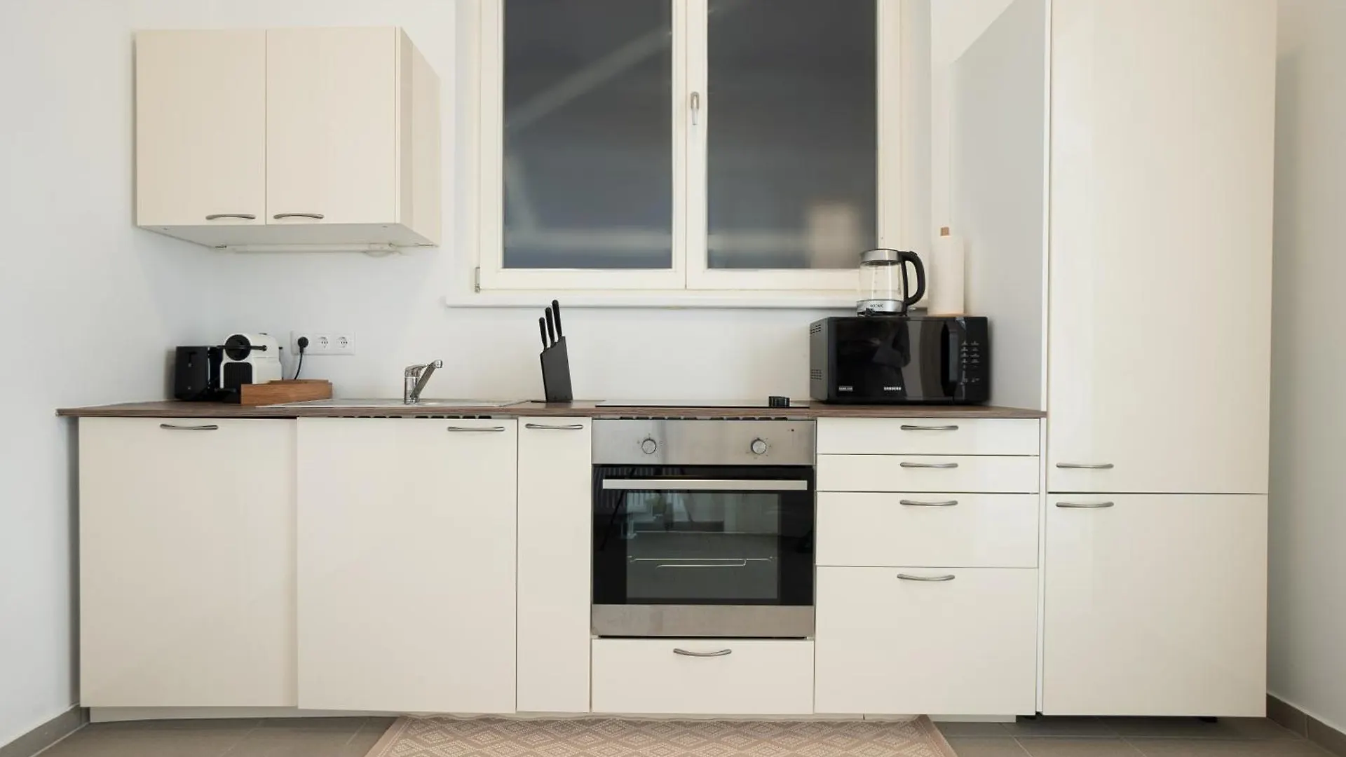 Posh 107 M2 3Br Flat In The City Center Of Вена Апартаменты