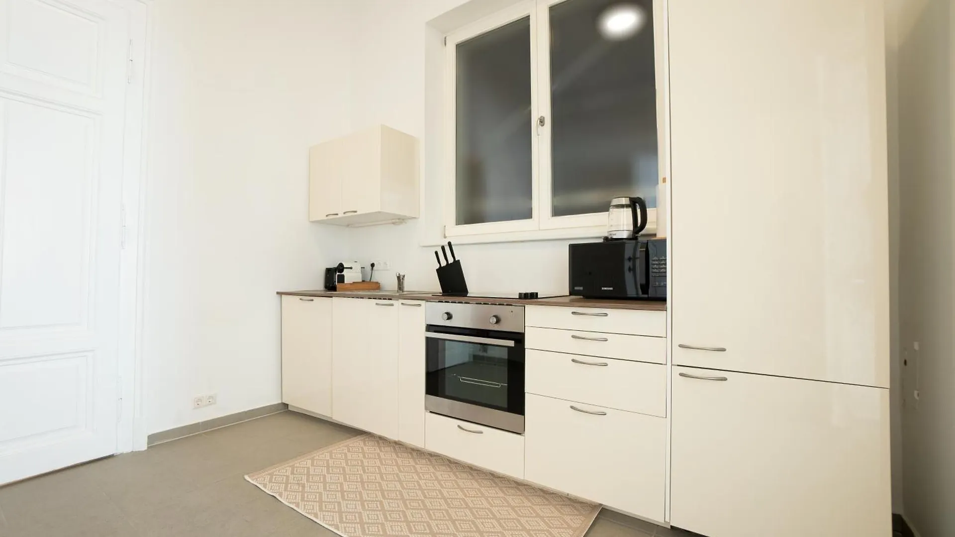 Posh 107 M2 3Br Flat In The City Center Of Вена Апартаменты