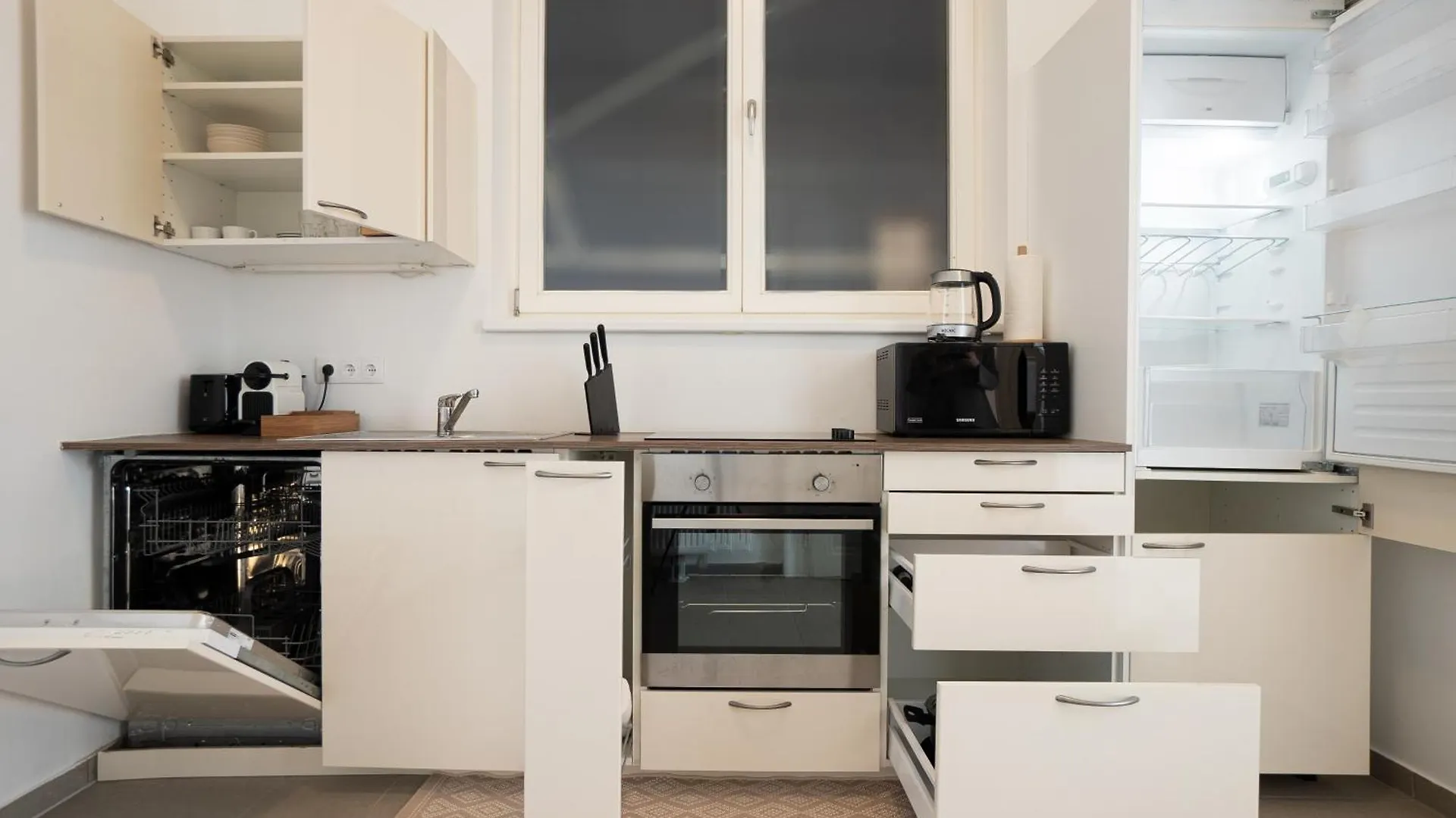 Posh 107 M2 3Br Flat In The City Center Of Vídeň 0*,  Rakousko